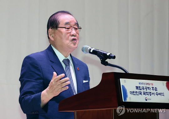 이종찬 광복회장이 지난 12일 서울 서대문구 대한민국임시정부기념관에서 열린 '제79주년 광복절 기념 독립유공자 후손 대한민국 국적증서 수여식'에서 축사하고 있다. /연합뉴스